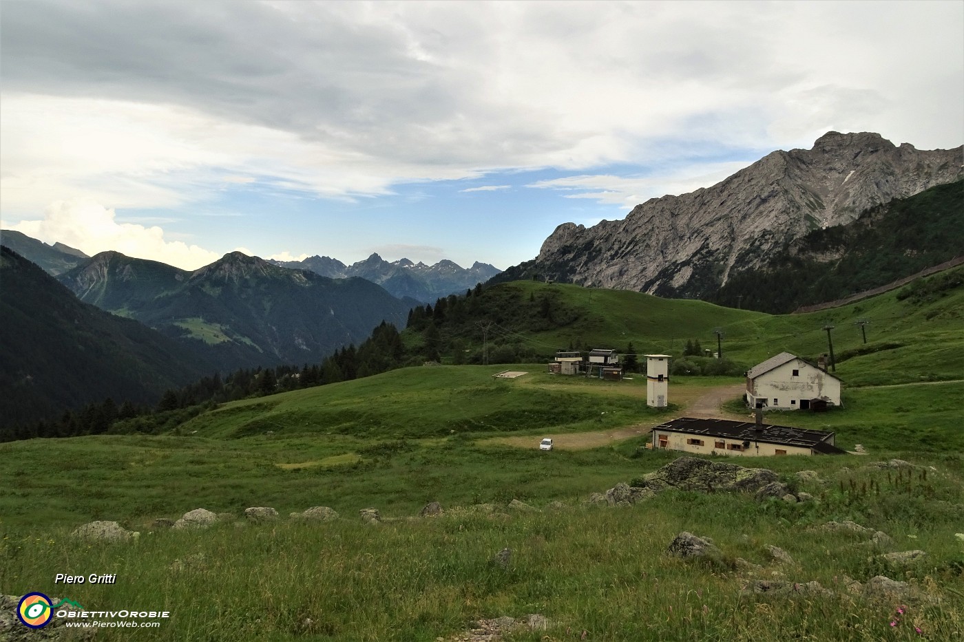 94 Rientro alla Baita Camoscio, terminando la bella escursione.JPG